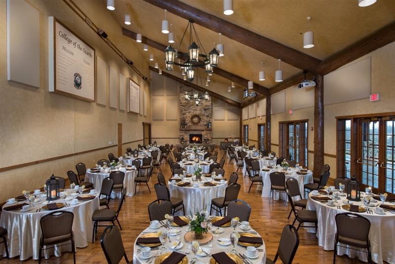 A picture of the Silver Dollar City Parlor and its amenities 